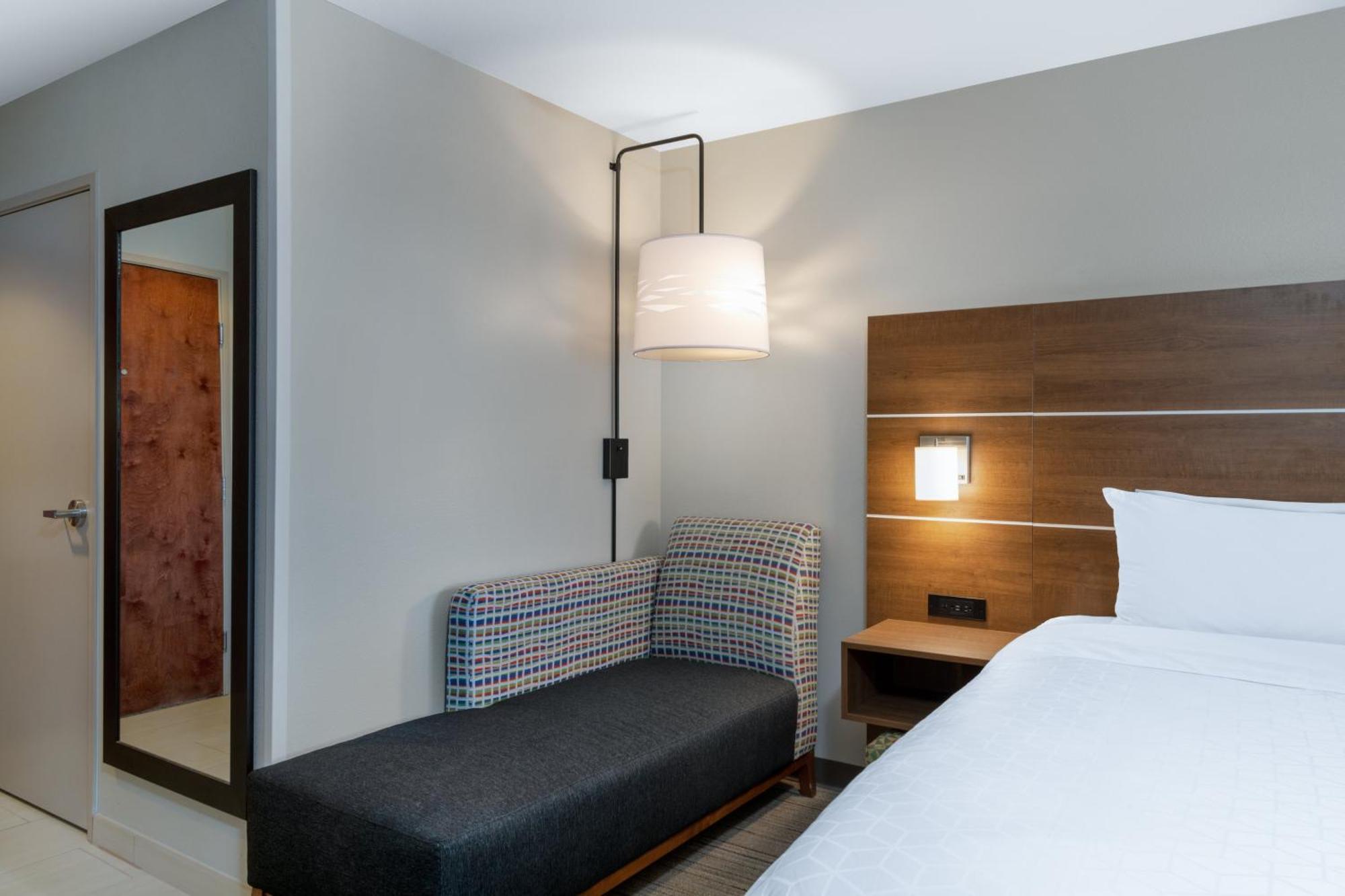 Holiday Inn Express & Suites Colorado Springs-Airport By Ihg Εξωτερικό φωτογραφία